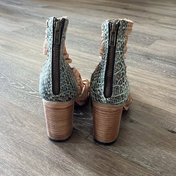 Freebies by Steven Bella - Picture 4 of 5